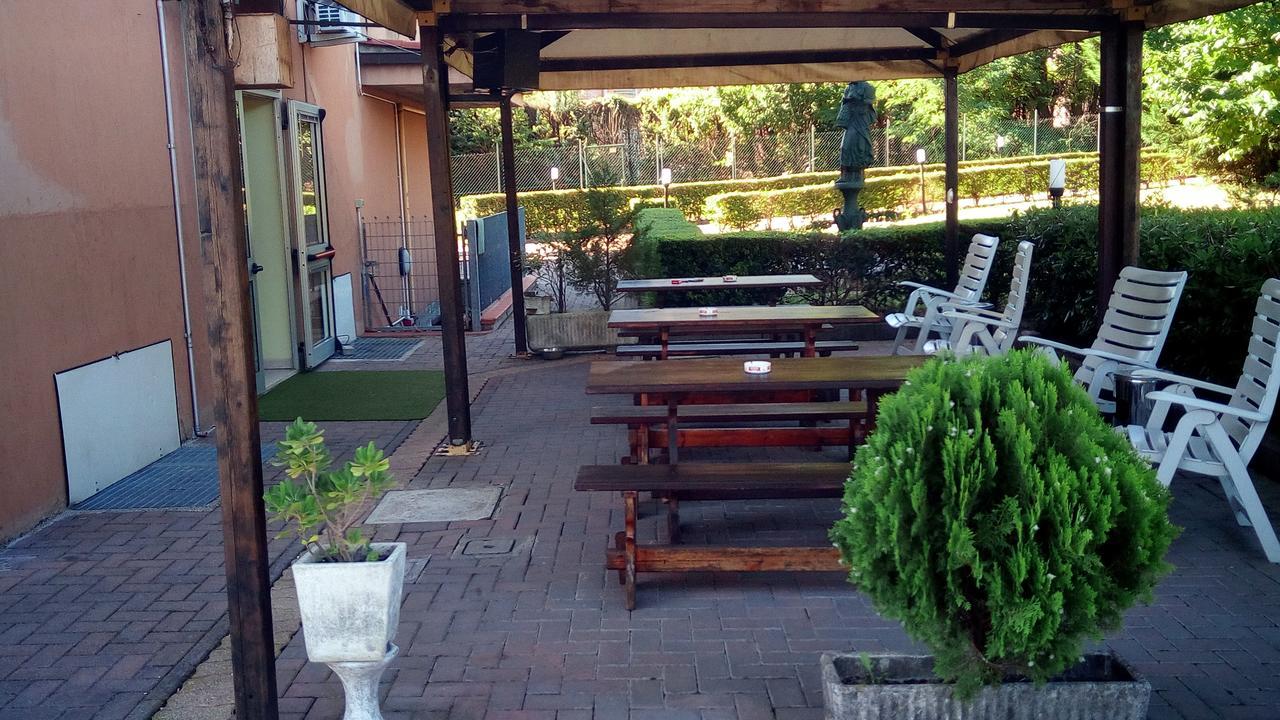Hotel Parigi Castel San Pietro Terme Exterior photo