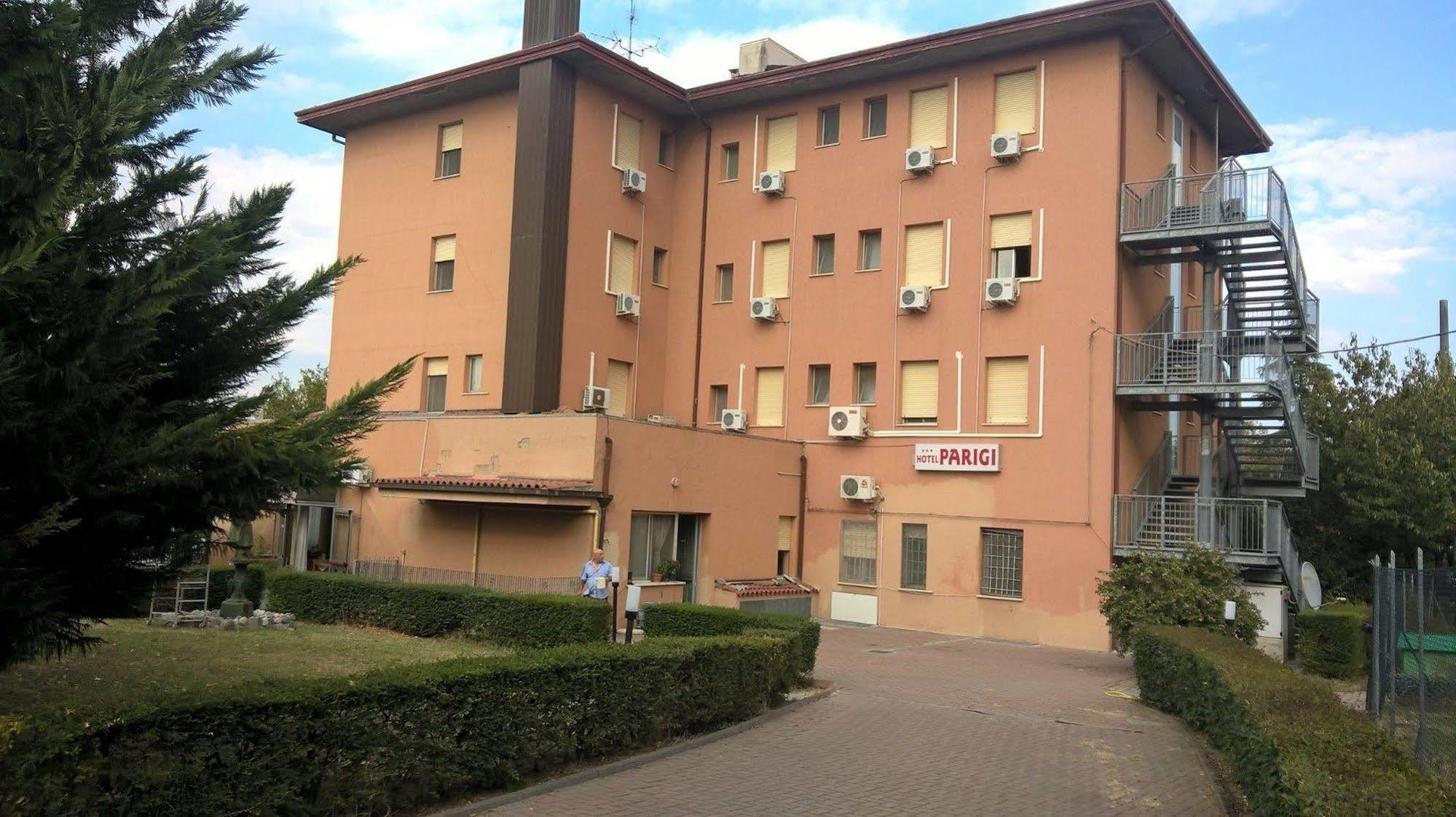 Hotel Parigi Castel San Pietro Terme Exterior photo