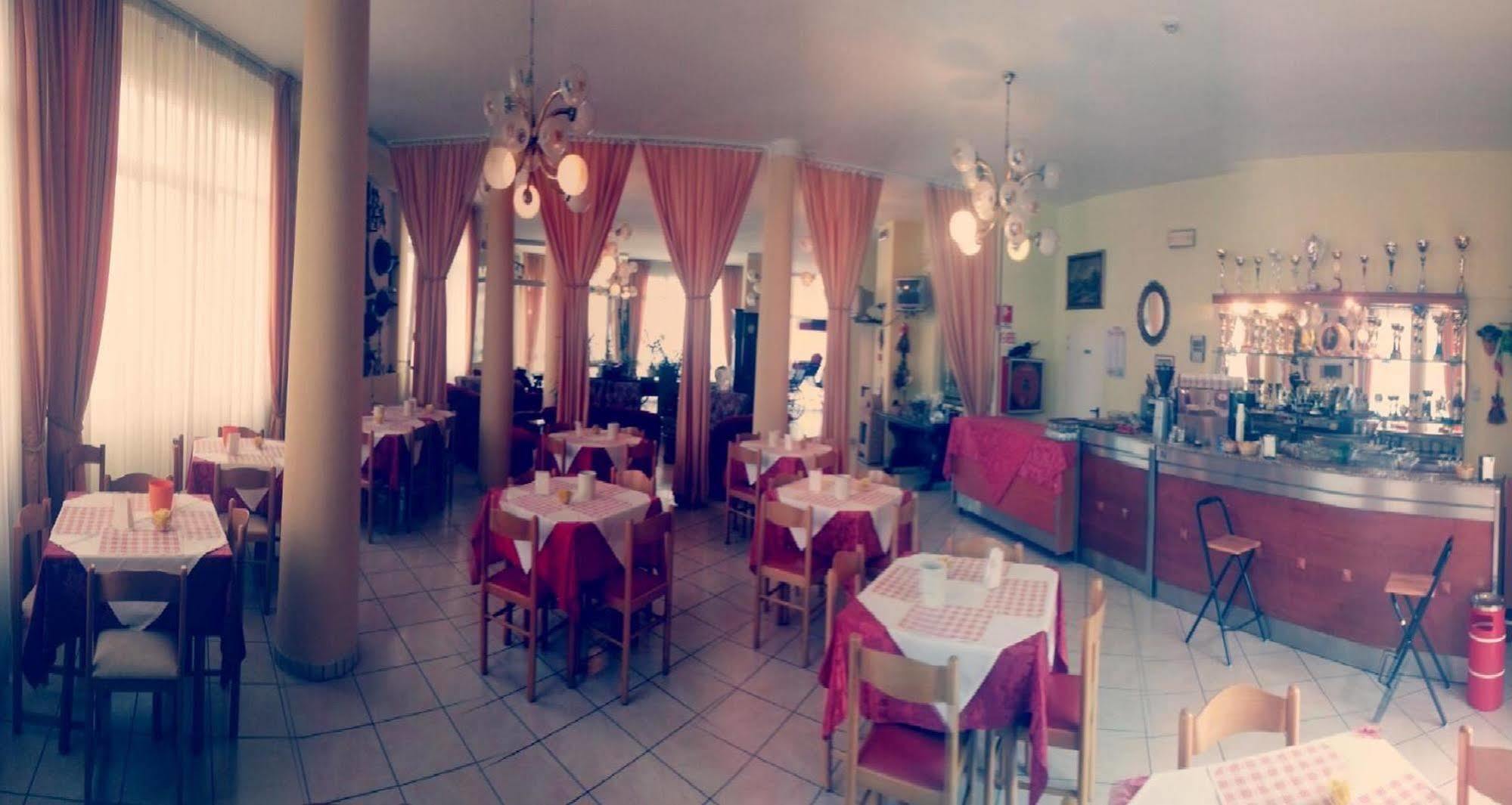 Hotel Parigi Castel San Pietro Terme Exterior photo